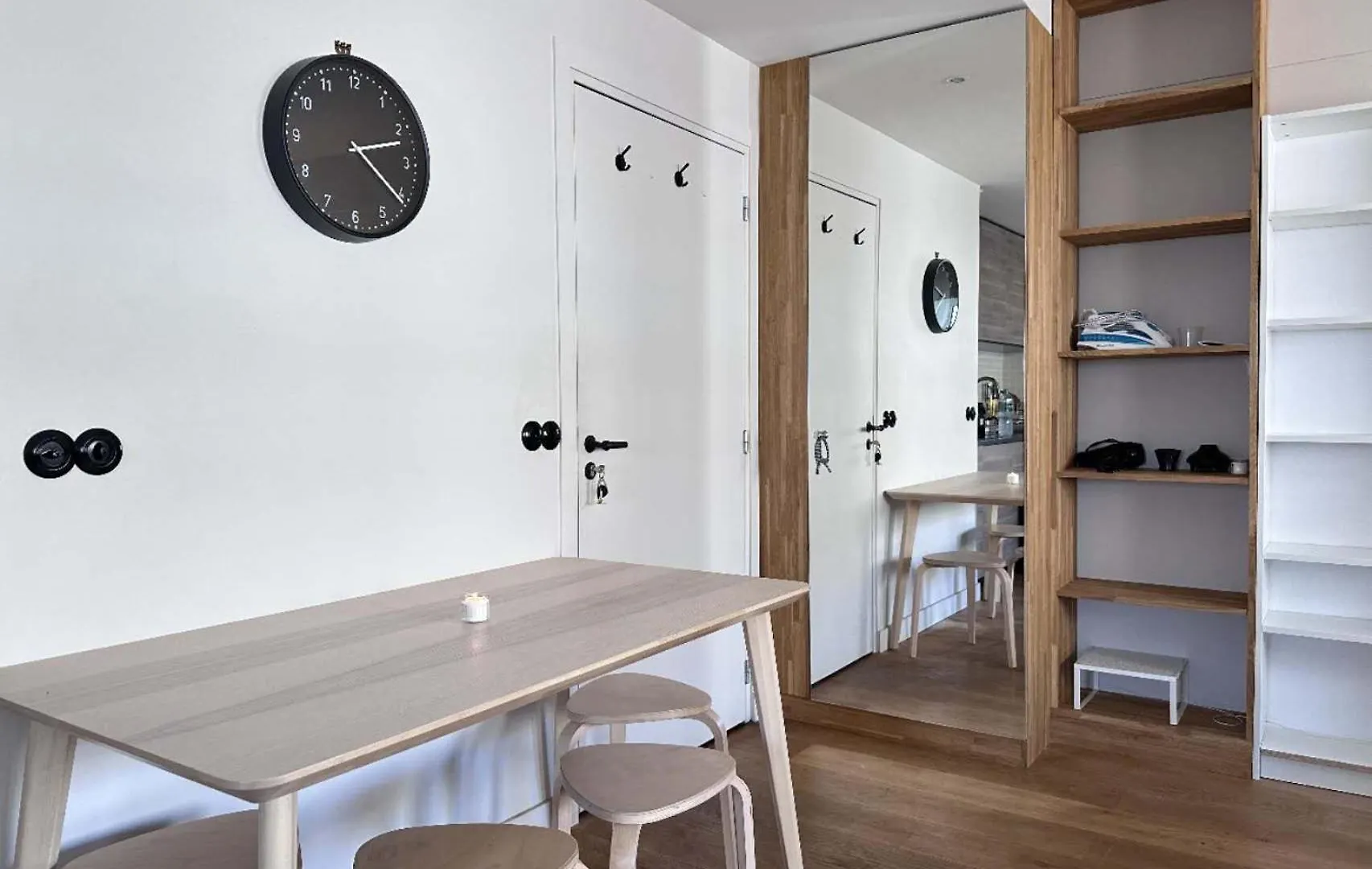 Say Hello To The Eiffel Tower Apartment Paris Homestay