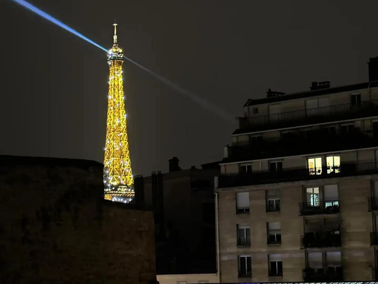 Say Hello To The Eiffel Tower contacts