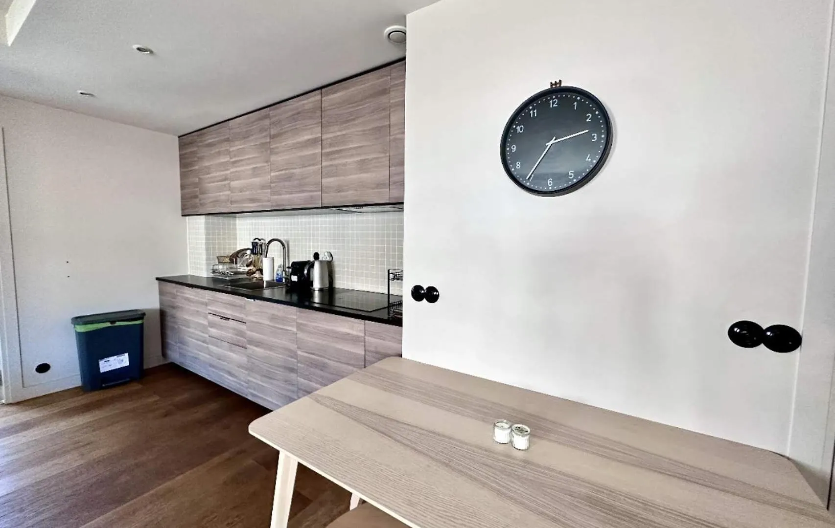 Say Hello To The Eiffel Tower Apartment Paris